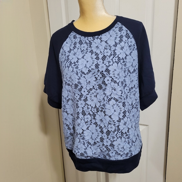 Lace-front Raglan sleeve top - Picture 2 of 8